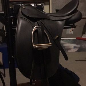 Wintec 250 Dressage Saddle 17.5”